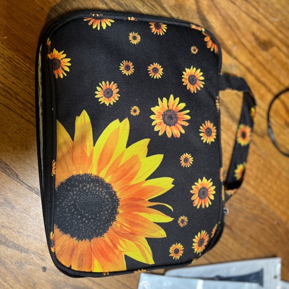 Excellent Condition-Apple Watch Series 8 S/M 41 MM Midnight- Massive Bundle - Picture 9 of 13